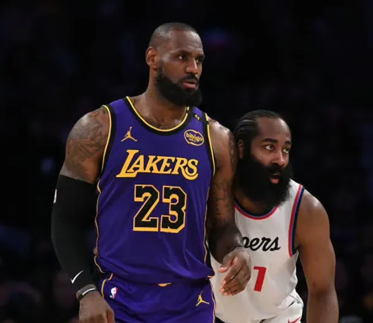 开云体育app下载莎拉波娃焦点对战，哈登与60激战雄鹿分钟，出色防守胜负难料！赛场气氛高涨的简单介绍